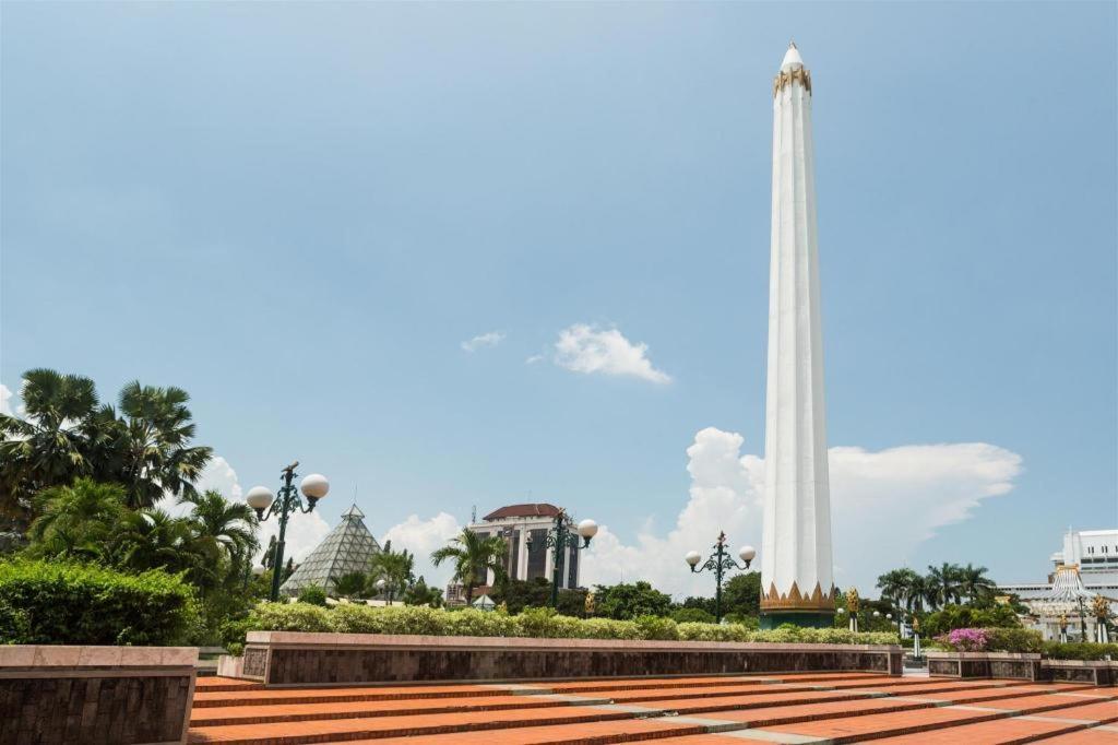 Wyndham Surabaya Hotel Exterior photo